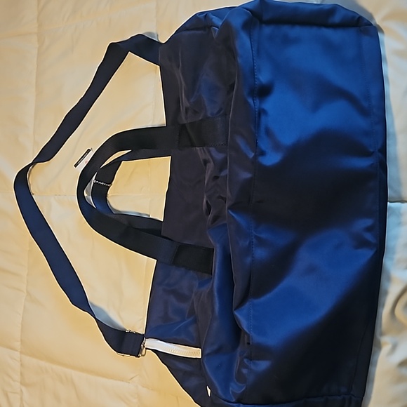 Vineyard Vines Target Weekender Duffel Bag NWT - Picture 2 of 12